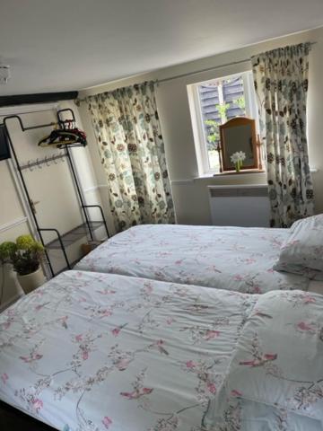 Отель The Red Lion Great Offley Экстерьер фото