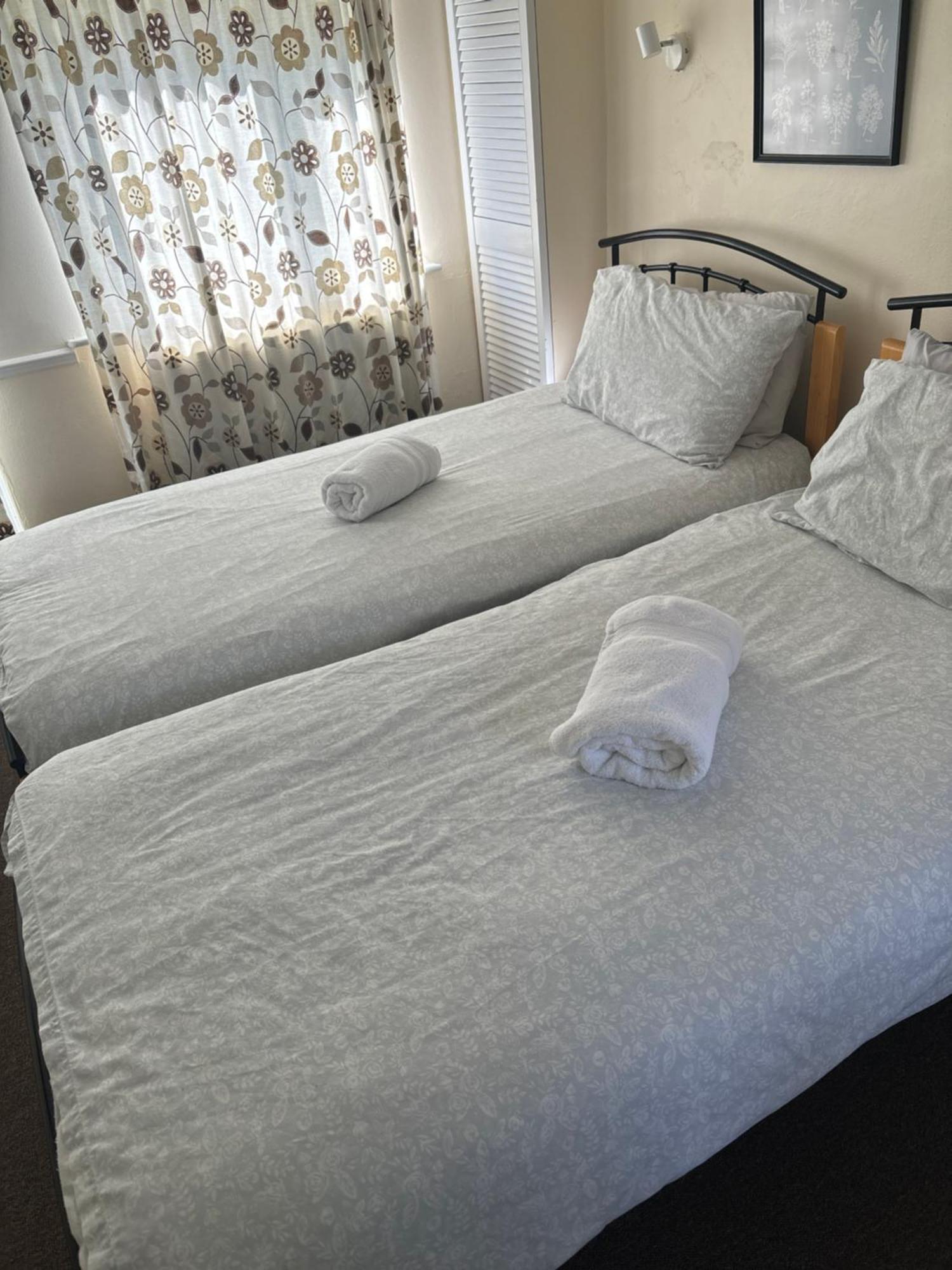 Отель The Red Lion Great Offley Экстерьер фото